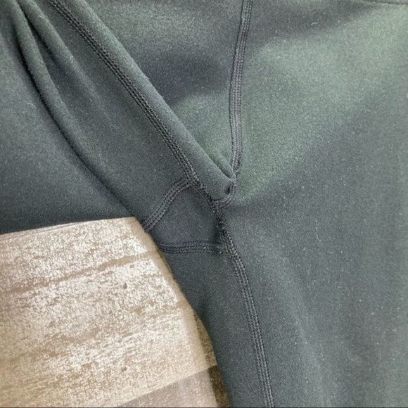 Fabletics Zoey Black Mesh Panel Compression Capri - Picture 10 of 11